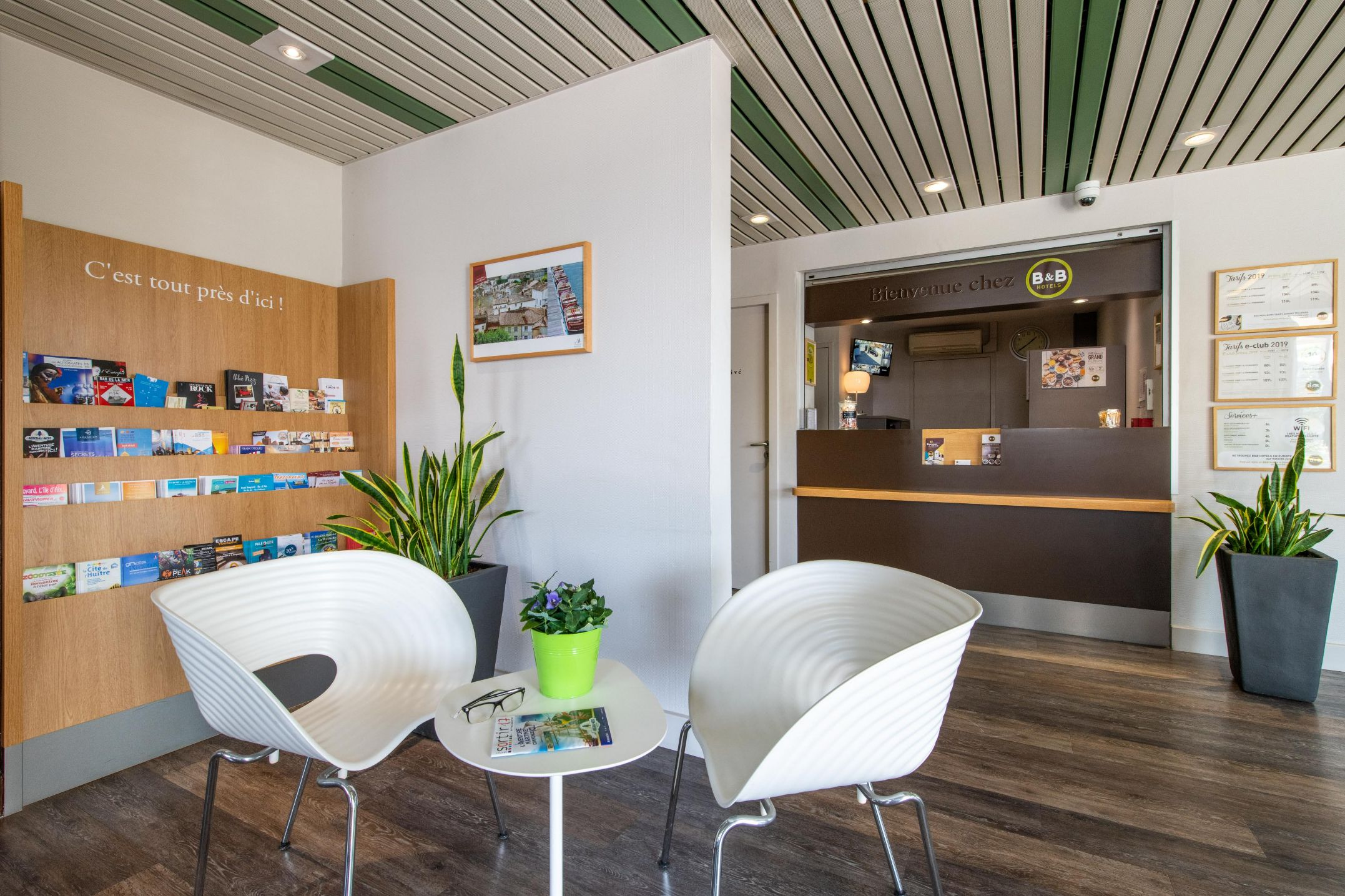 2 BB Centre Hotel La Rochelle lobby