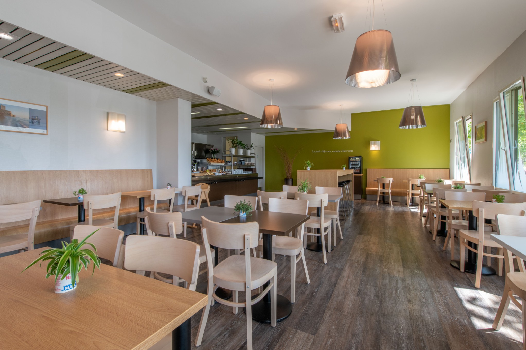 4 BB Centre Hotel La Rochelle salle petit dejeuner